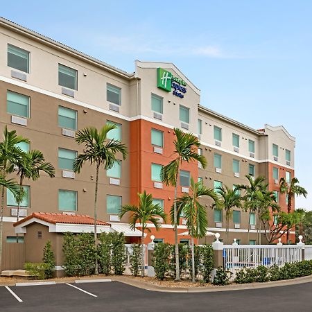 Holiday Inn Express & Suites Pembroke Pines-Sheridan St By Ihg Bagian luar foto