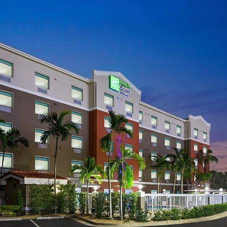 Holiday Inn Express & Suites Pembroke Pines-Sheridan St By Ihg Bagian luar foto