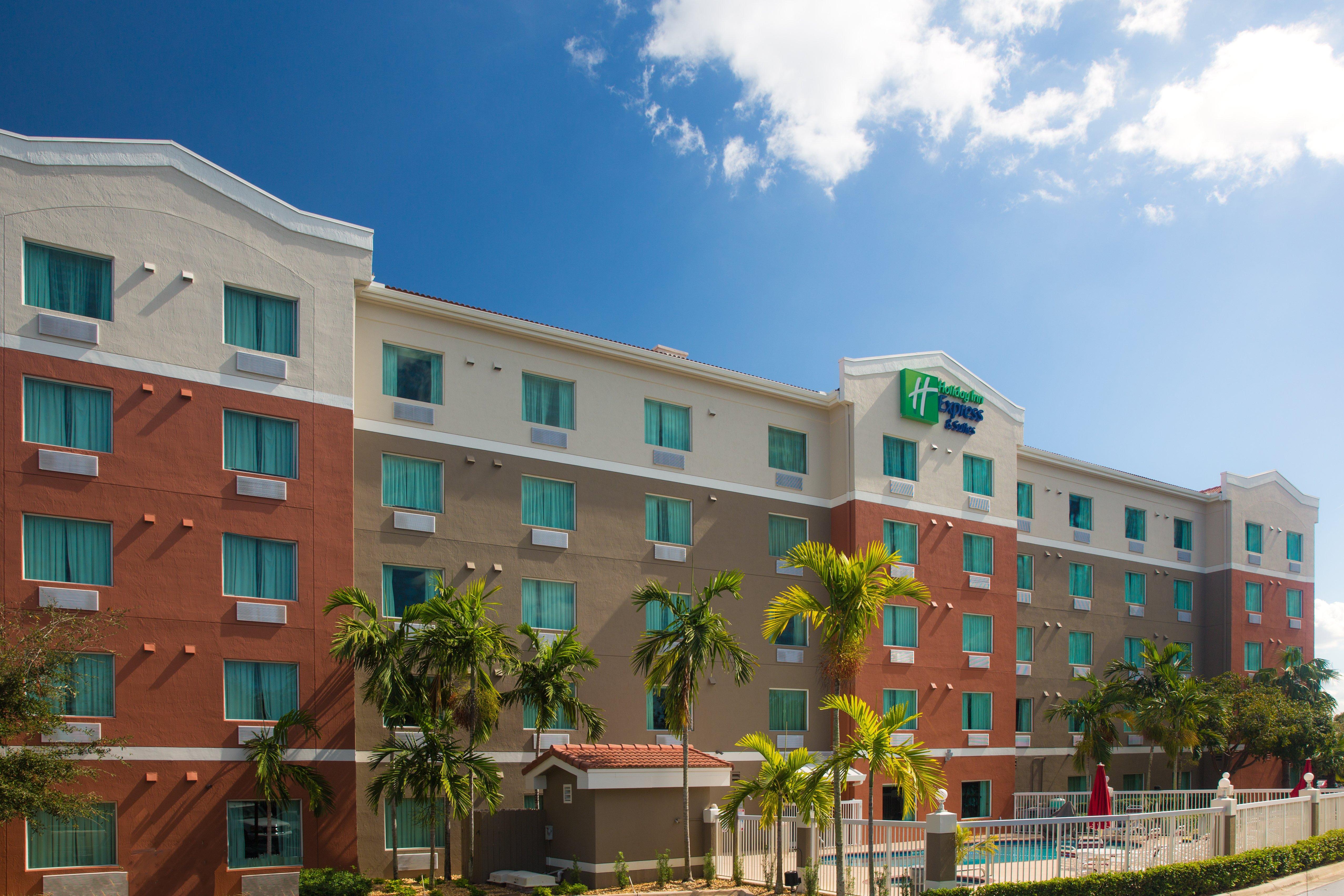 Holiday Inn Express & Suites Pembroke Pines-Sheridan St By Ihg Bagian luar foto