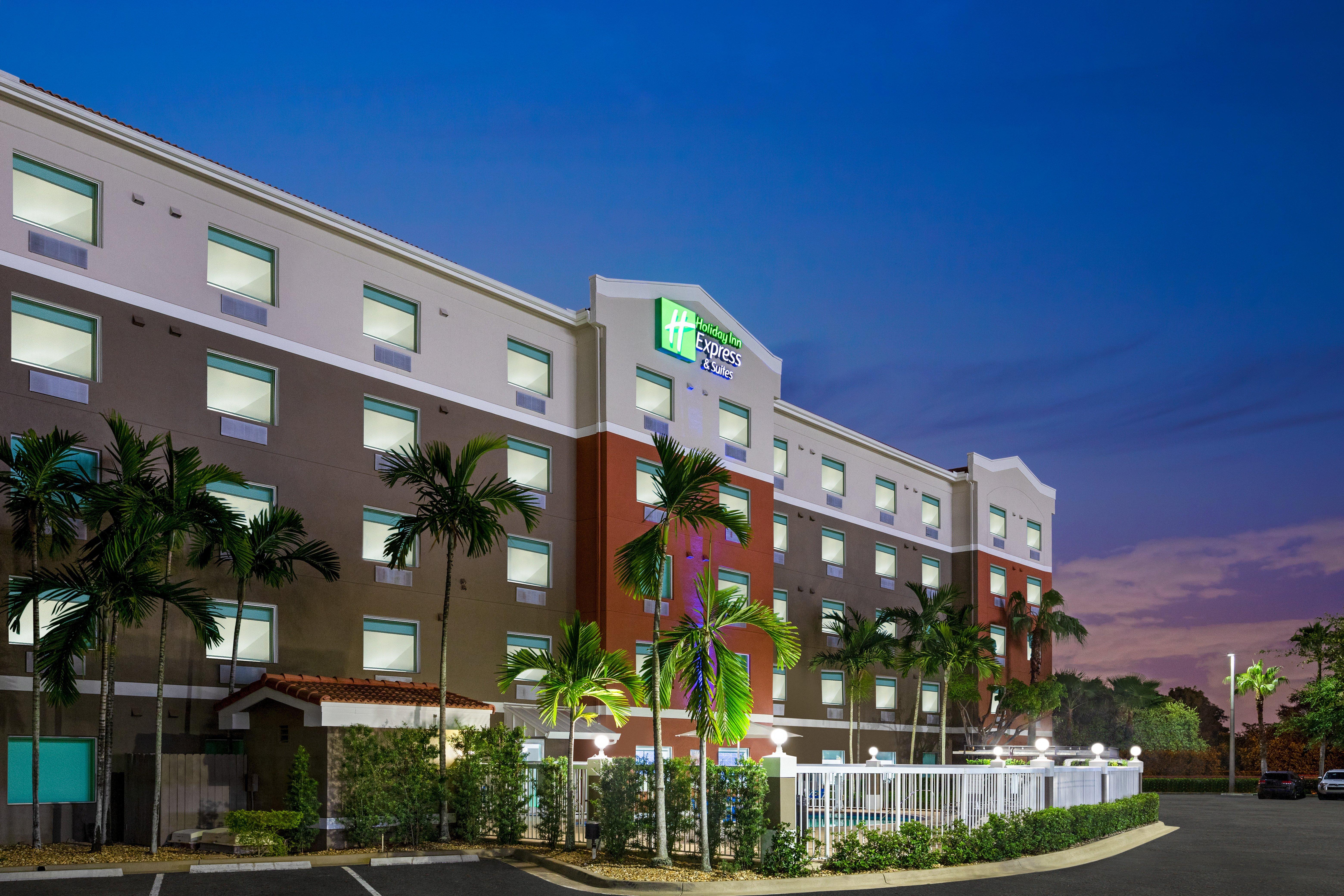 Holiday Inn Express & Suites Pembroke Pines-Sheridan St By Ihg Bagian luar foto